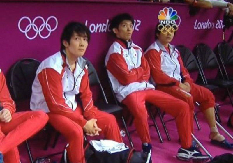 2012 olympics perfectly timed graphic overlay oympic ring glasses The 50 Most Perfectly Timed Photos Ever